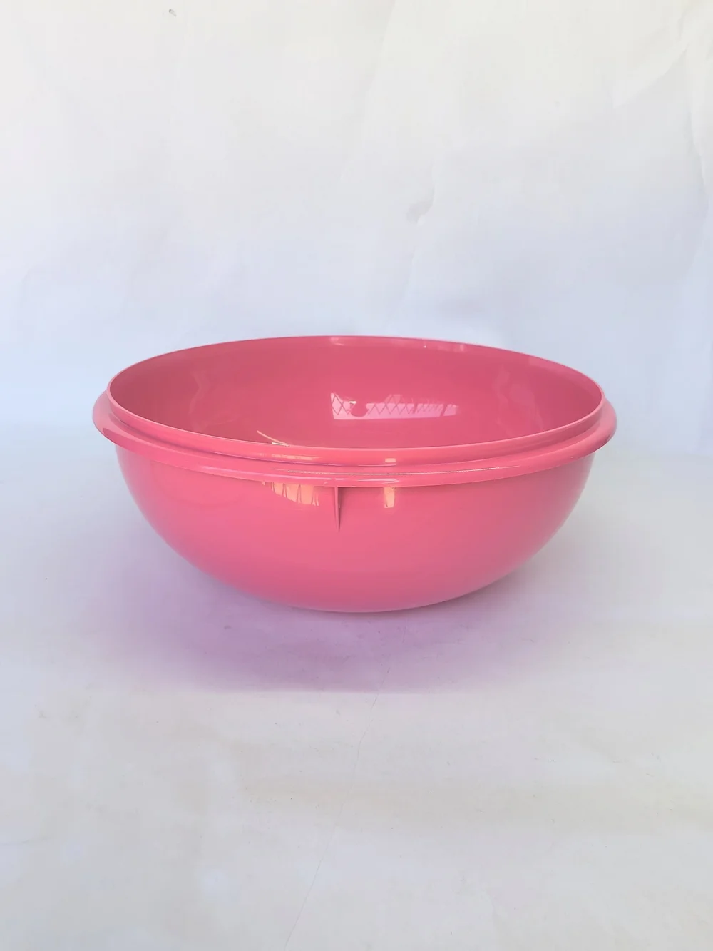 TUPPERWARE Pink Fix-N-Mix Bowl with Cream Lid